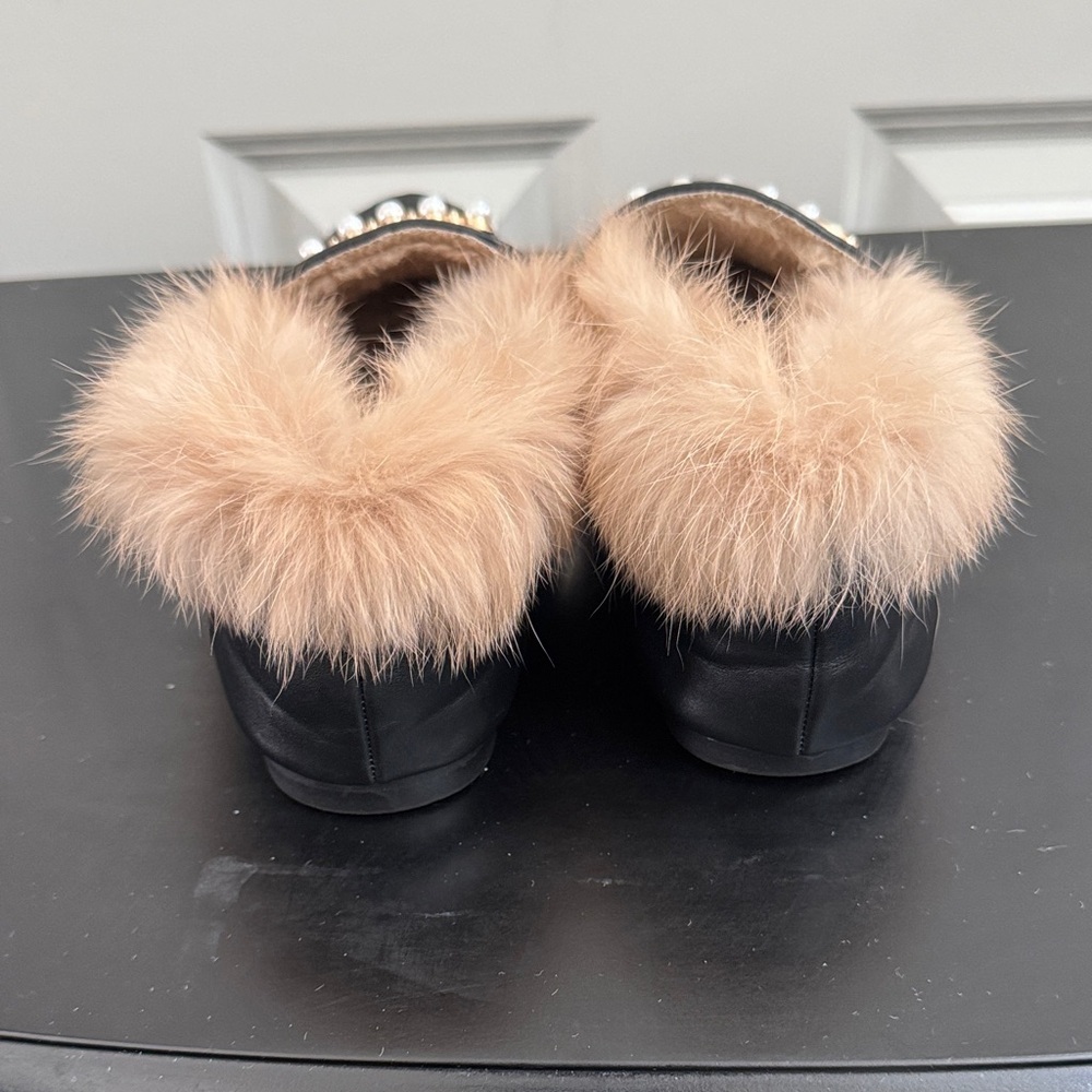 Chic Black Loafers with Tan Fur Trim - Picture 2 of 9